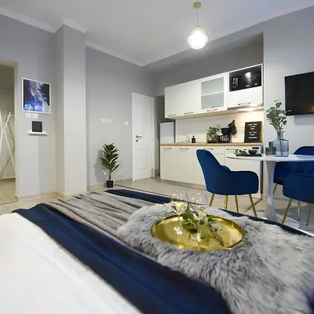 Urban Adventure For Two 布加勒斯特